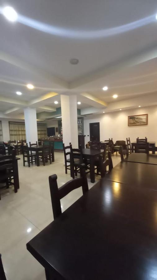 Hotel Edland Vlore Bagian luar foto
