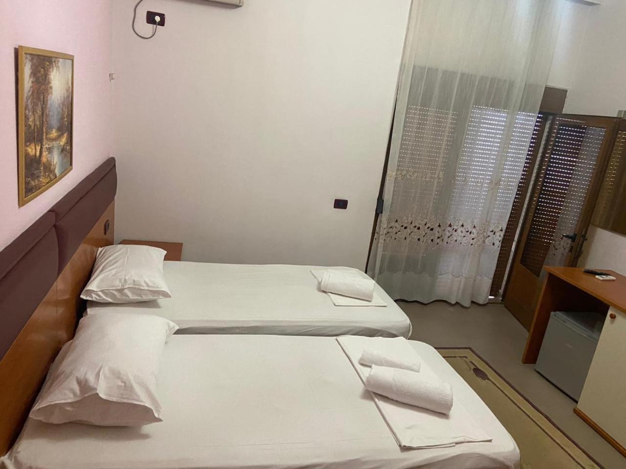 Hotel Edland Vlore Bagian luar foto