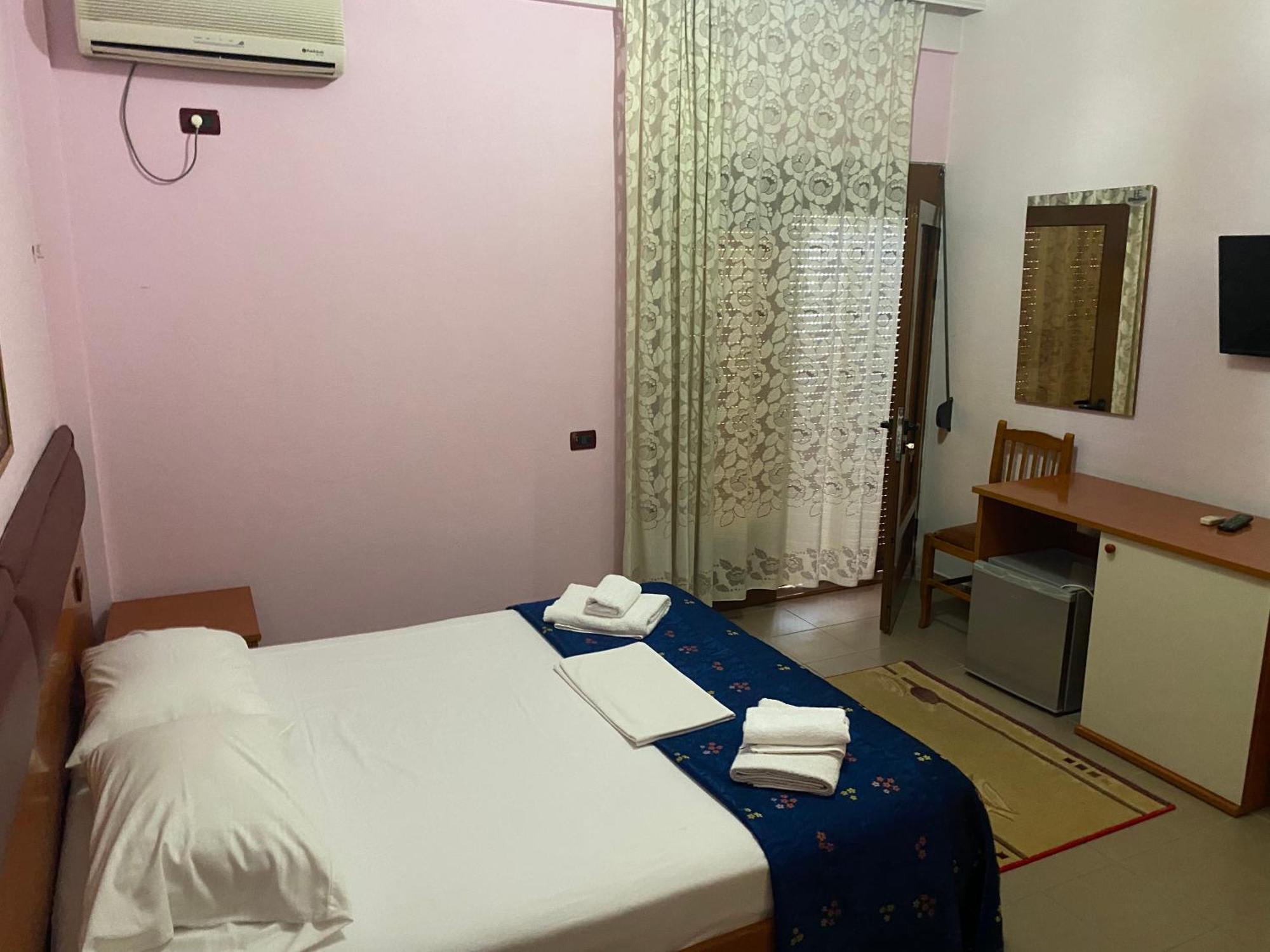 Hotel Edland Vlore Bagian luar foto