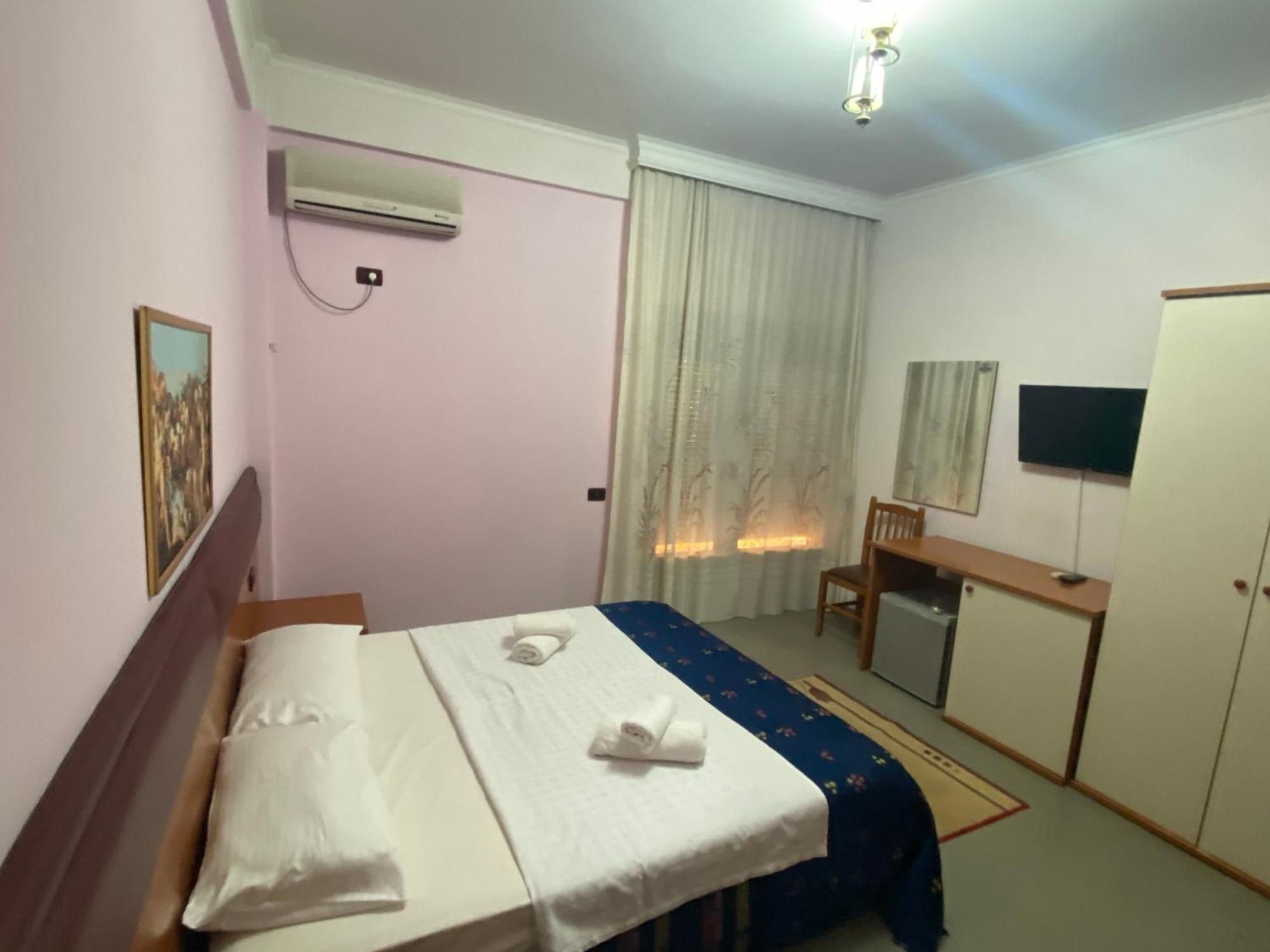 Hotel Edland Vlore Bagian luar foto
