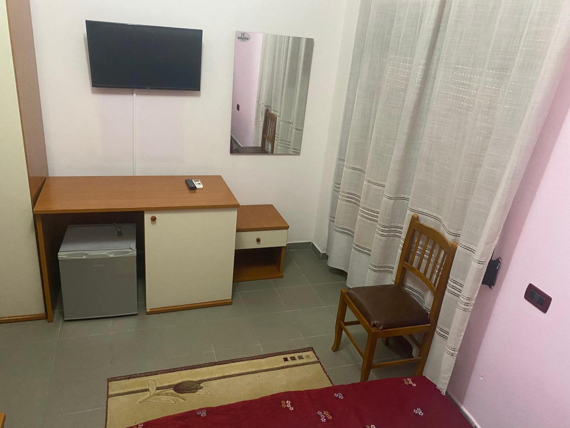 Hotel Edland Vlore Bagian luar foto