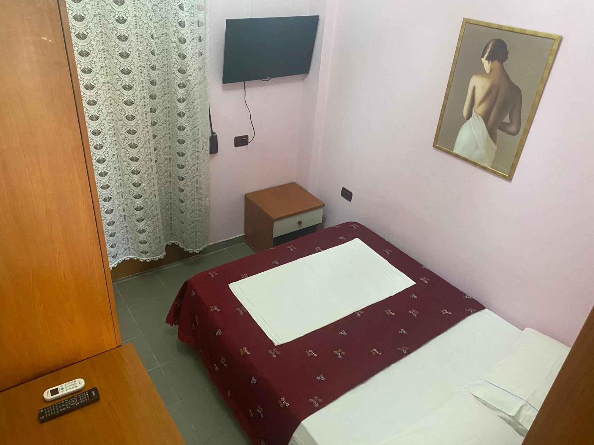 Hotel Edland Vlore Bagian luar foto