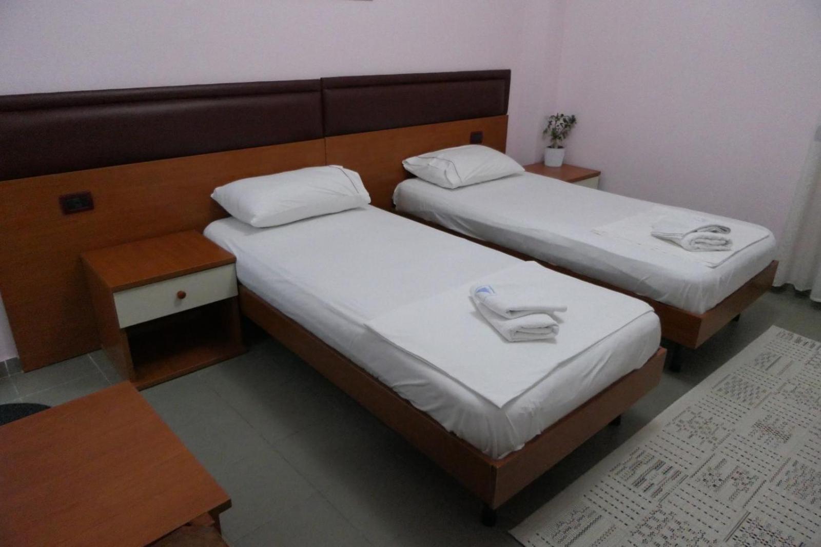 Hotel Edland Vlore Bagian luar foto
