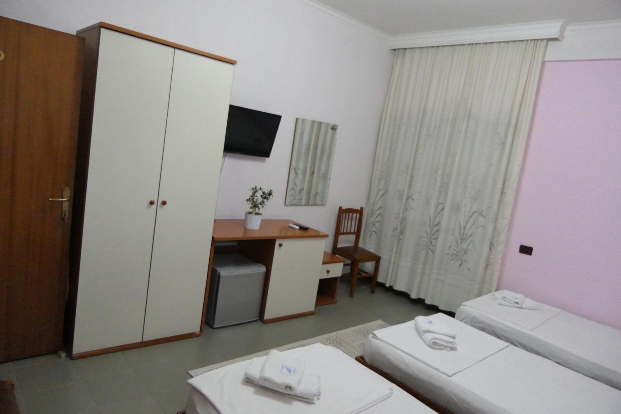Hotel Edland Vlore Bagian luar foto