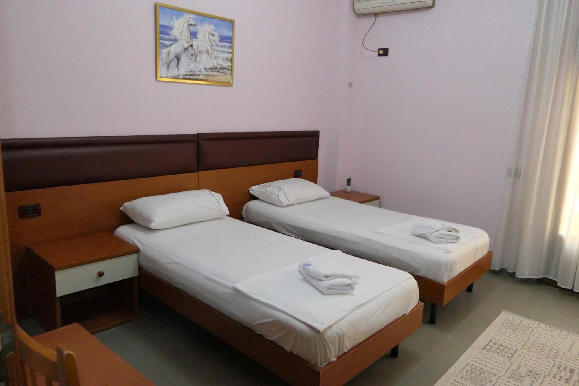 Hotel Edland Vlore Bagian luar foto
