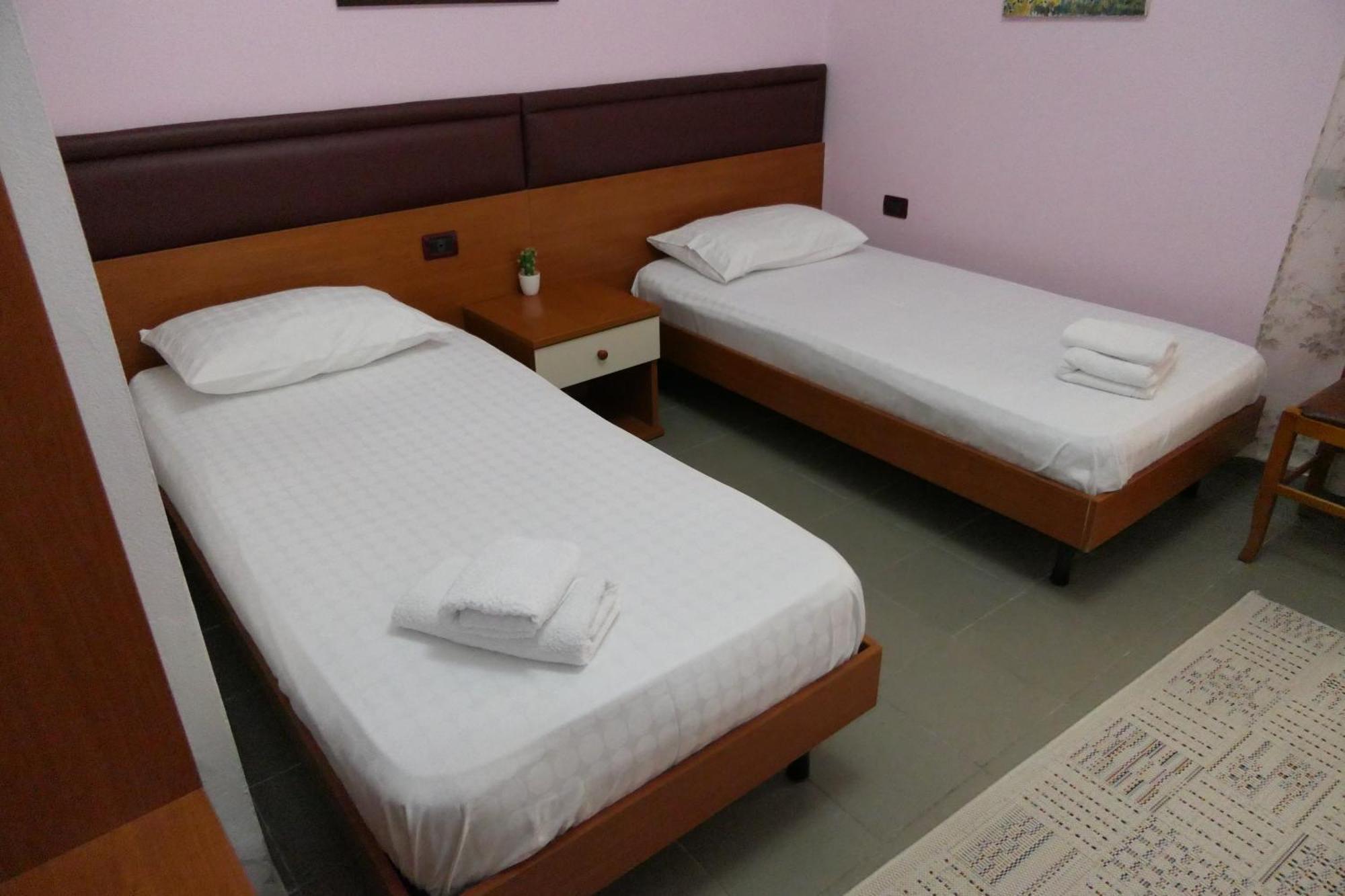 Hotel Edland Vlore Bagian luar foto