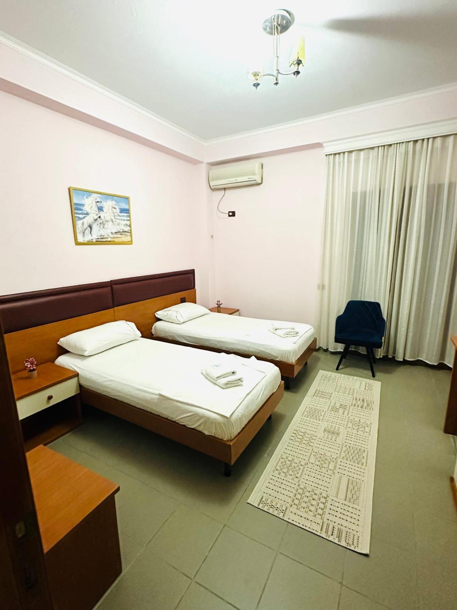 Hotel Edland Vlore Bagian luar foto