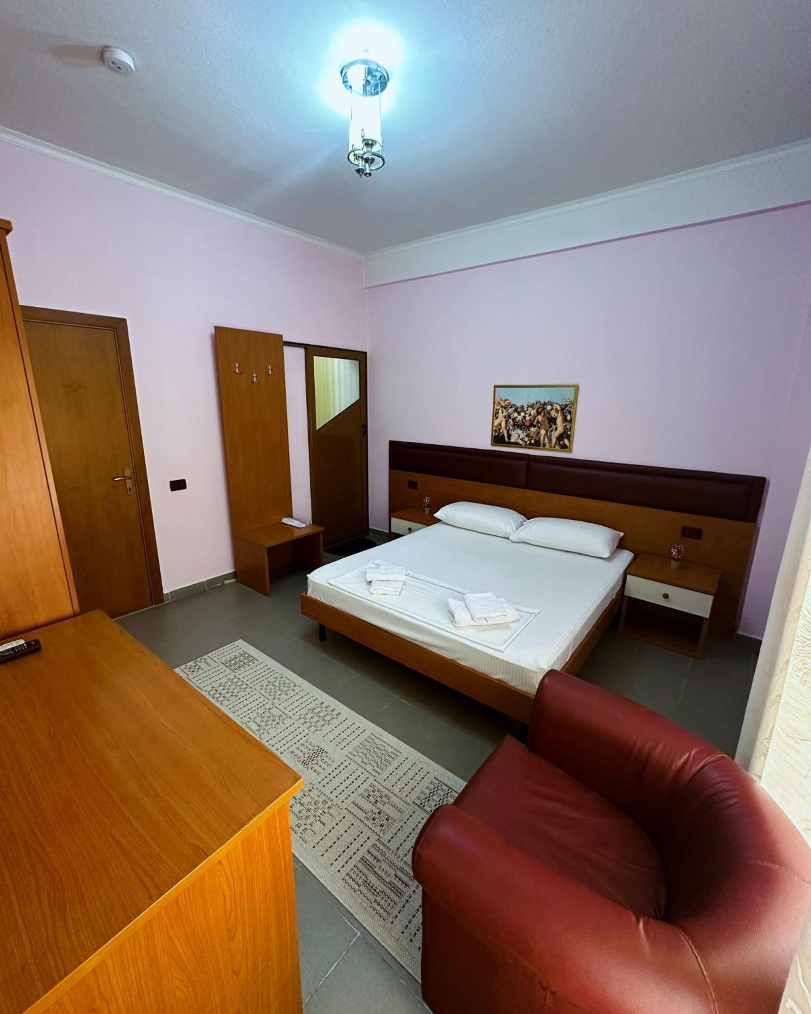 Hotel Edland Vlore Bagian luar foto