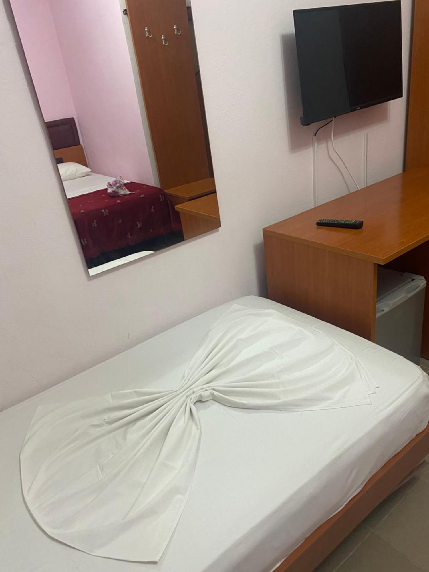 Hotel Edland Vlore Bagian luar foto